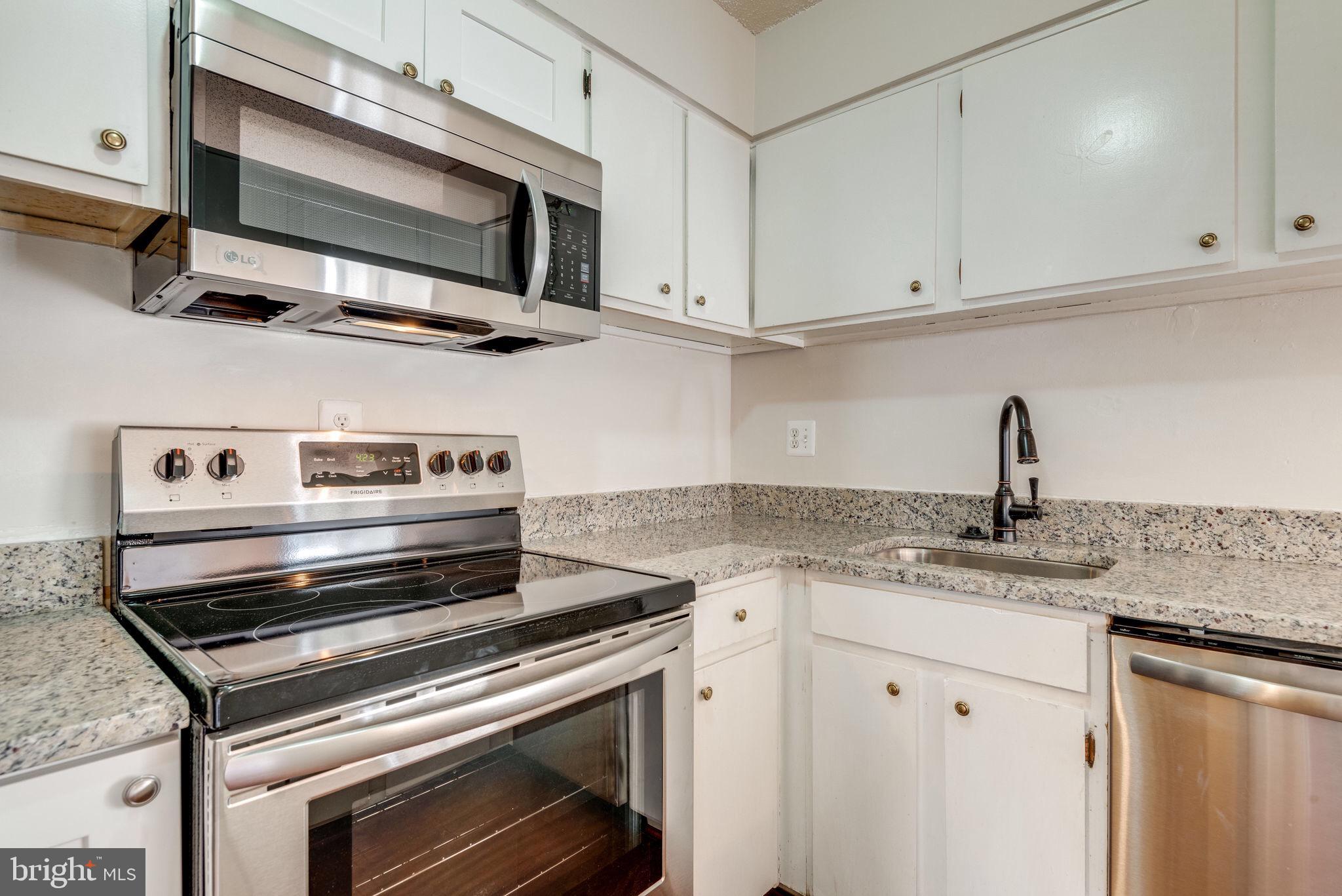 2364 Southgate Square Reston, VA 20191 - Photo 13 of 30 Kitchen