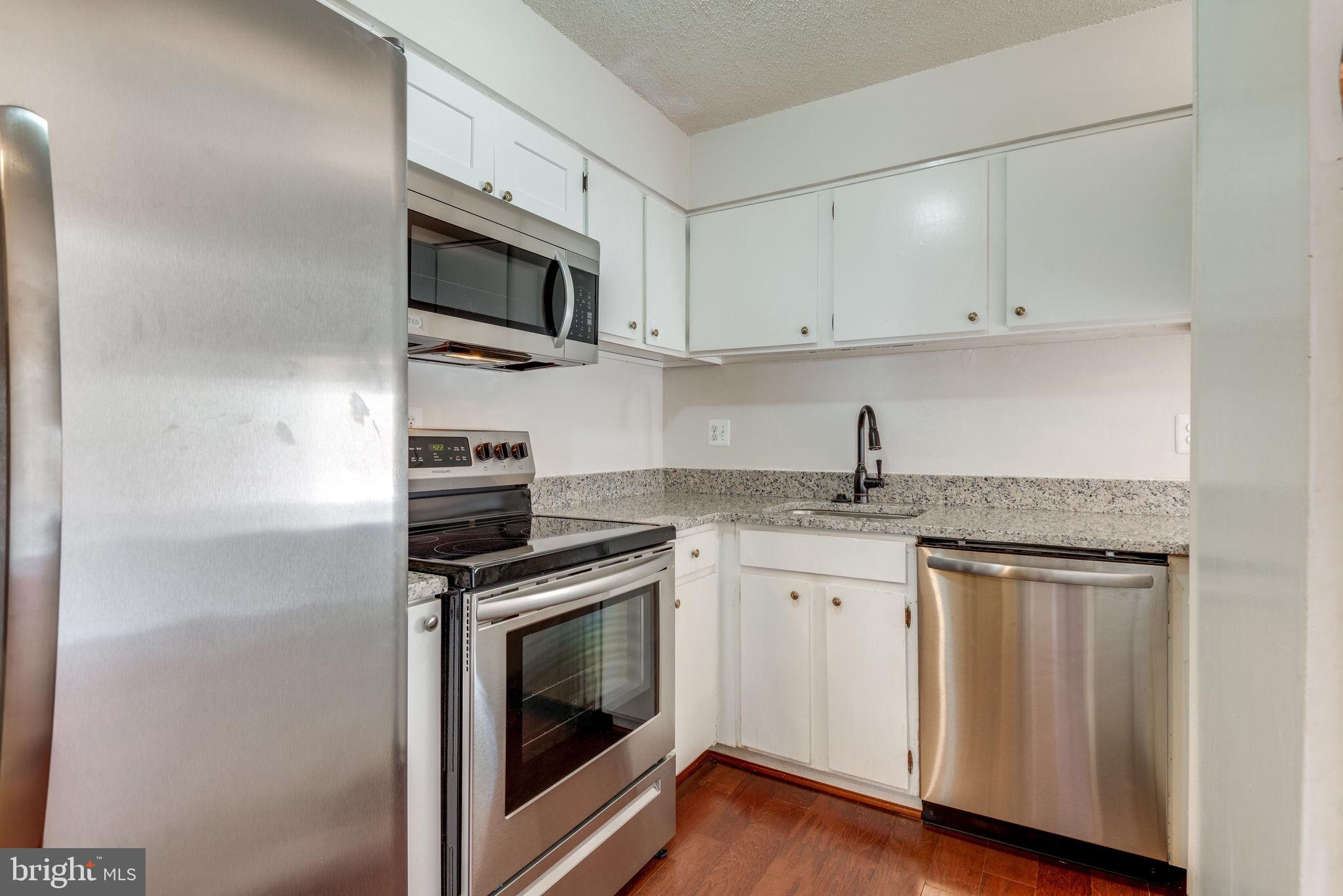 2364 Southgate Square Reston, VA 20191 - Photo 14 of 30 Kitchen