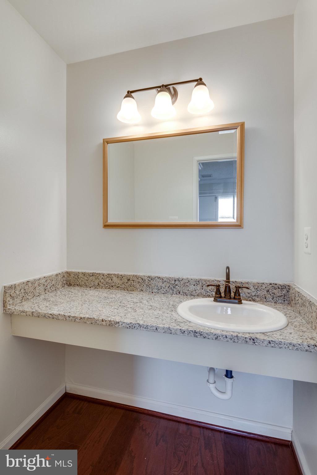 2364 Southgate Square Reston, VA 20191 - Photo 18 of 30 Bathroom