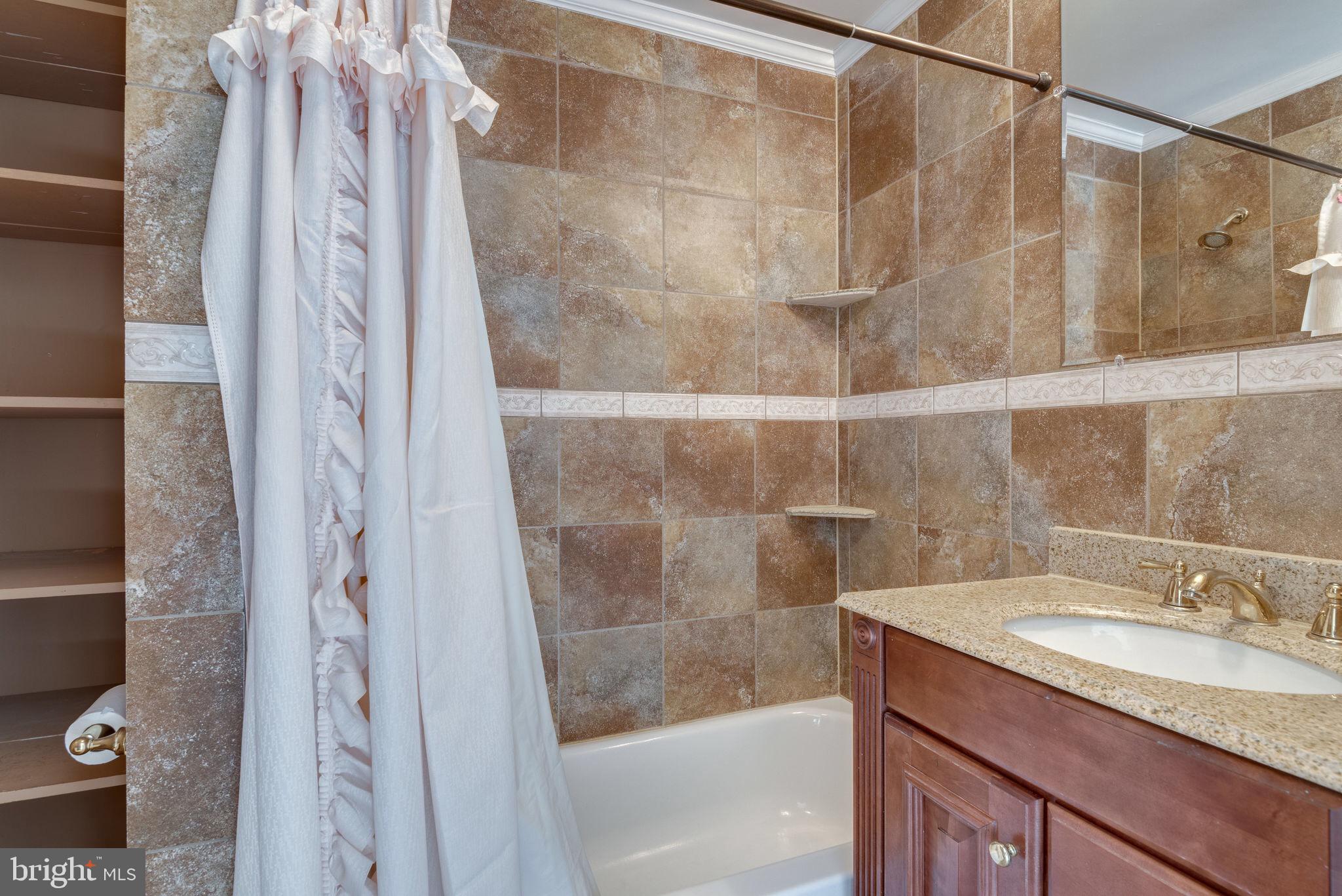 2364 Southgate Square Reston, VA 20191 - Photo 24 of 30 Bathroom