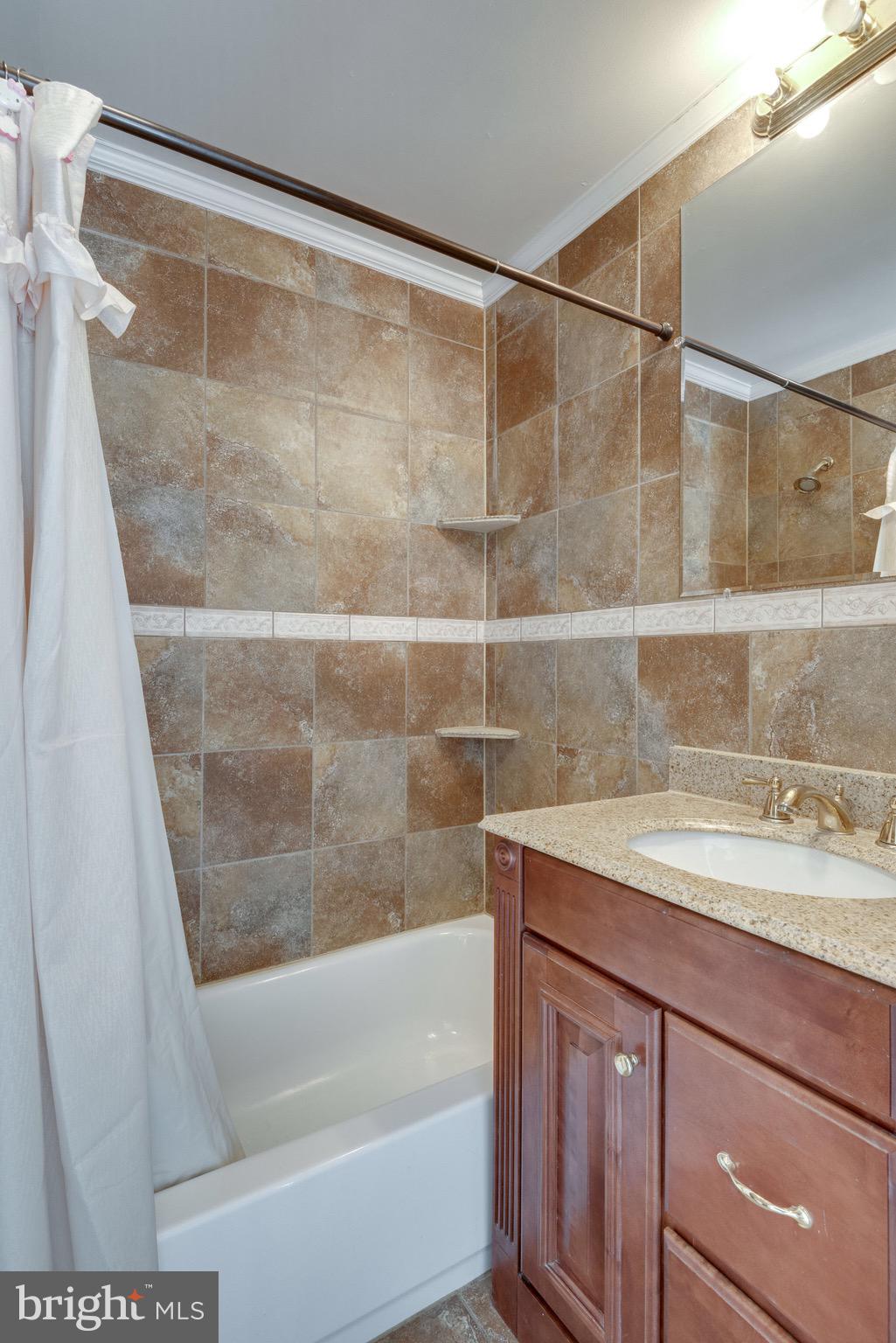 2364 Southgate Square Reston, VA 20191 - Photo 25 of 30 Bathroom