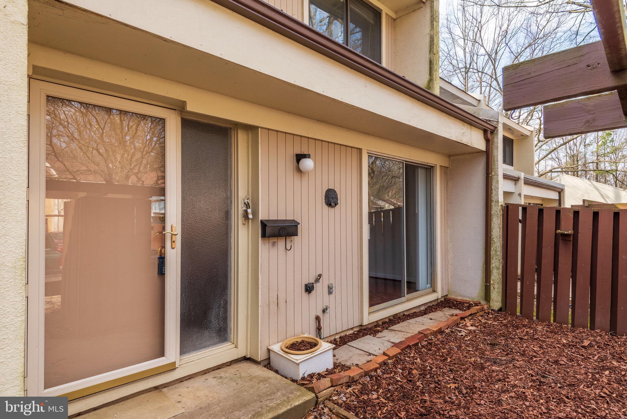 2364 Southgate Square Reston, VA 20191 - Photo 4 of 30 Exterior Front Door