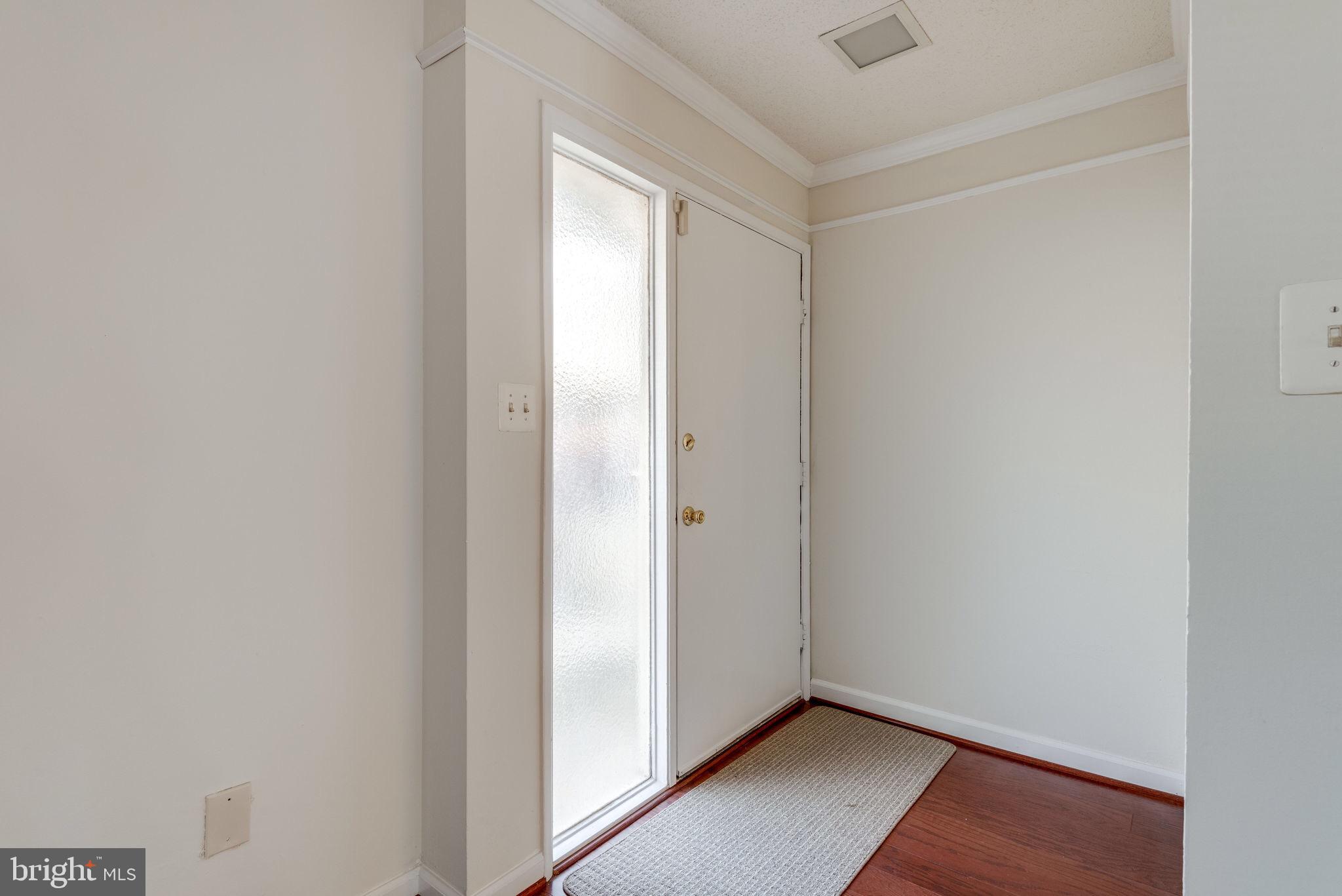 2364 Southgate Square Reston, VA 20191 - Photo 5 of 30 Front door entry area
