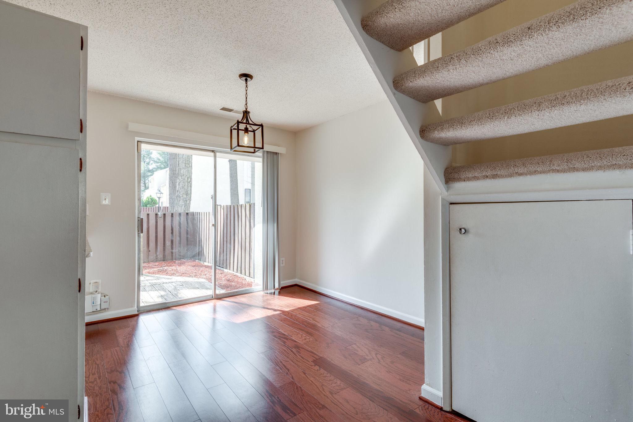 2364 Southgate Square Reston, VA 20191 - Photo 9 of 30 Dining Area