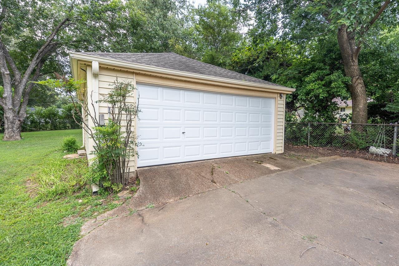 3620 Oak Road Bartlett, TN 38135 - Photo 27 of 28 This 2nd garage is wired as workshop as well