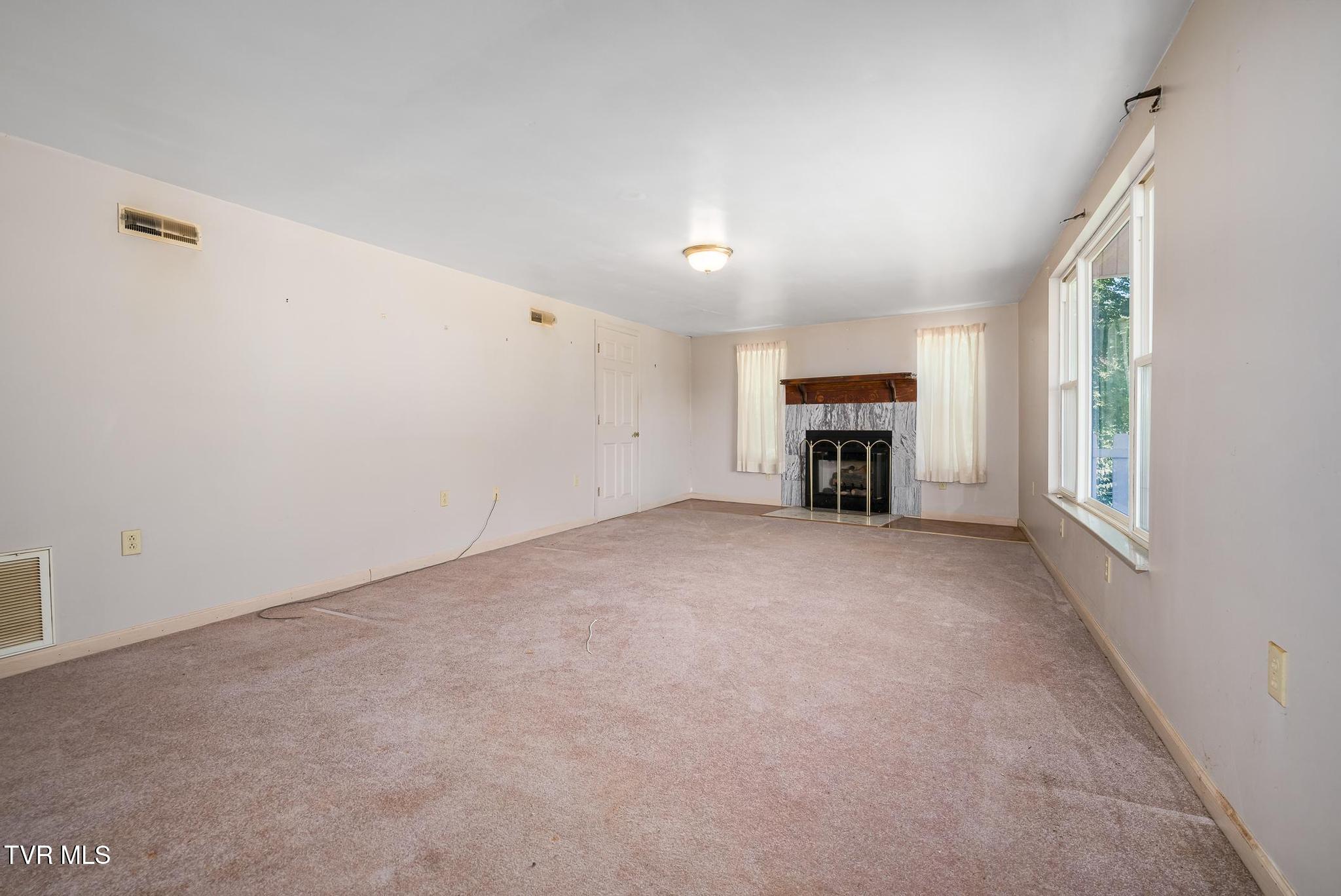 10590 Oak Grove Road Bristol, VA 24202 - Photo 24 of 42 10590 Oak Grove Rd (73 of 78)