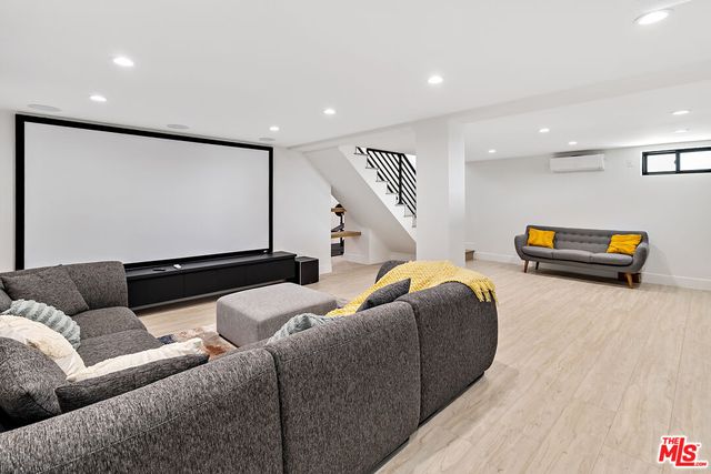 $13,500 | 13013 Killion Street, Sherman Oaks, CA 91401