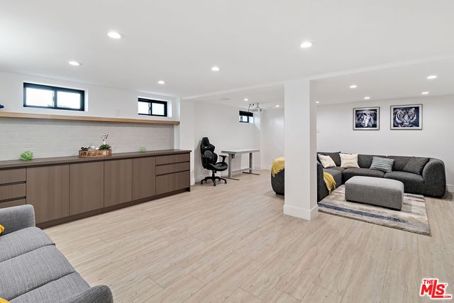 $13,500 | 13013 Killion Street, Sherman Oaks, CA 91401