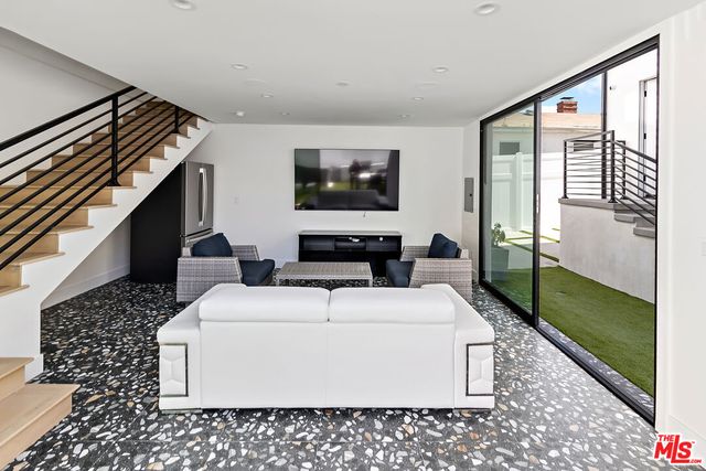 $13,500 | 13013 Killion Street, Sherman Oaks, CA 91401