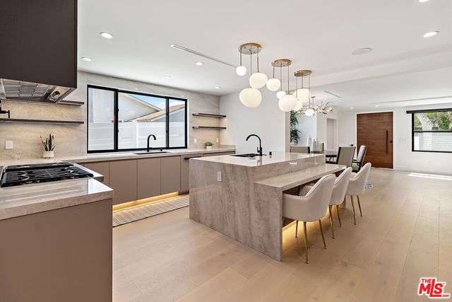 $13,500 | 13013 Killion Street, Sherman Oaks, CA 91401