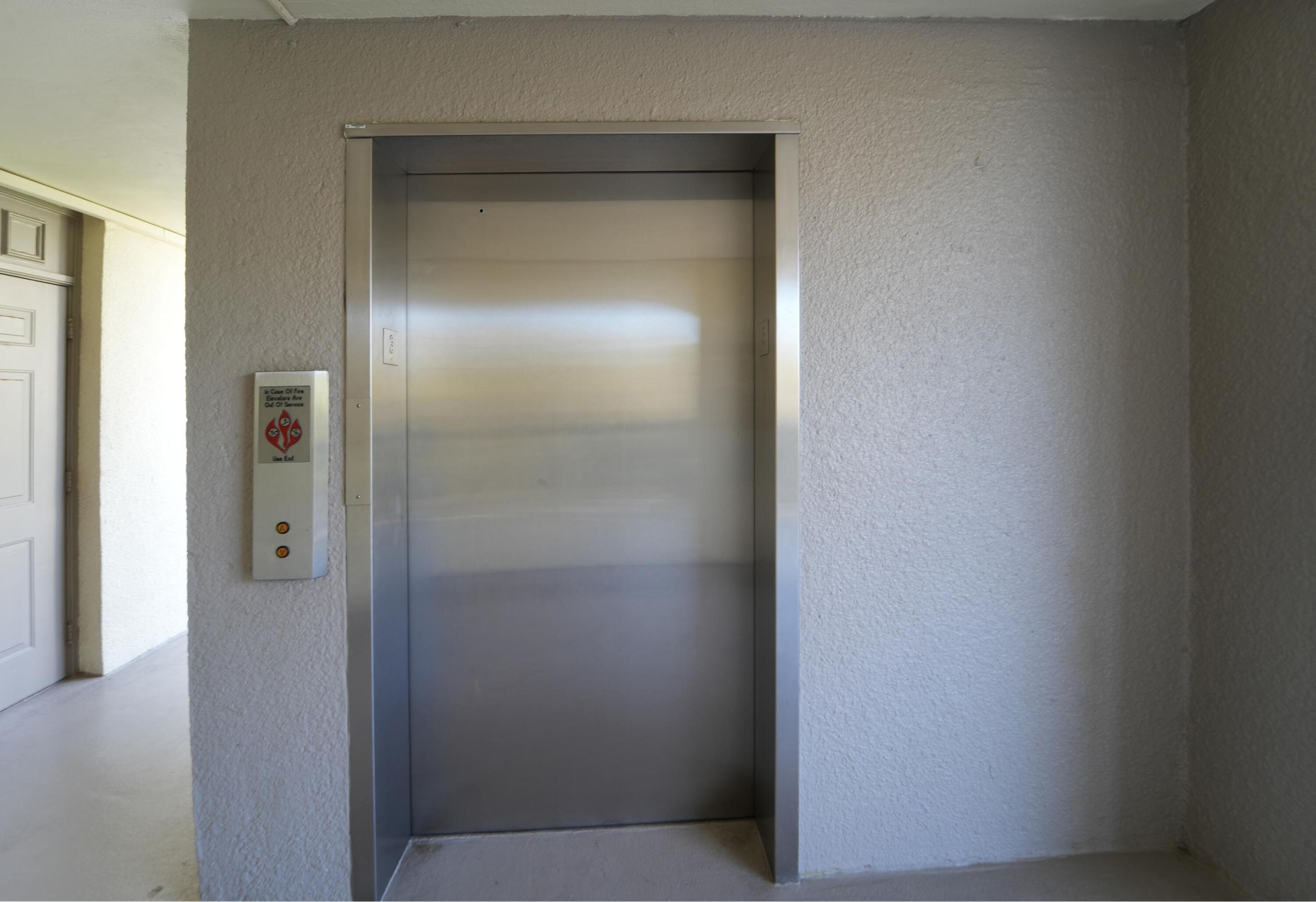 1605 Highway 1, Unit 303M1 Jupiter, FL 33477 - Photo 5 of 42 a view of bathroom
