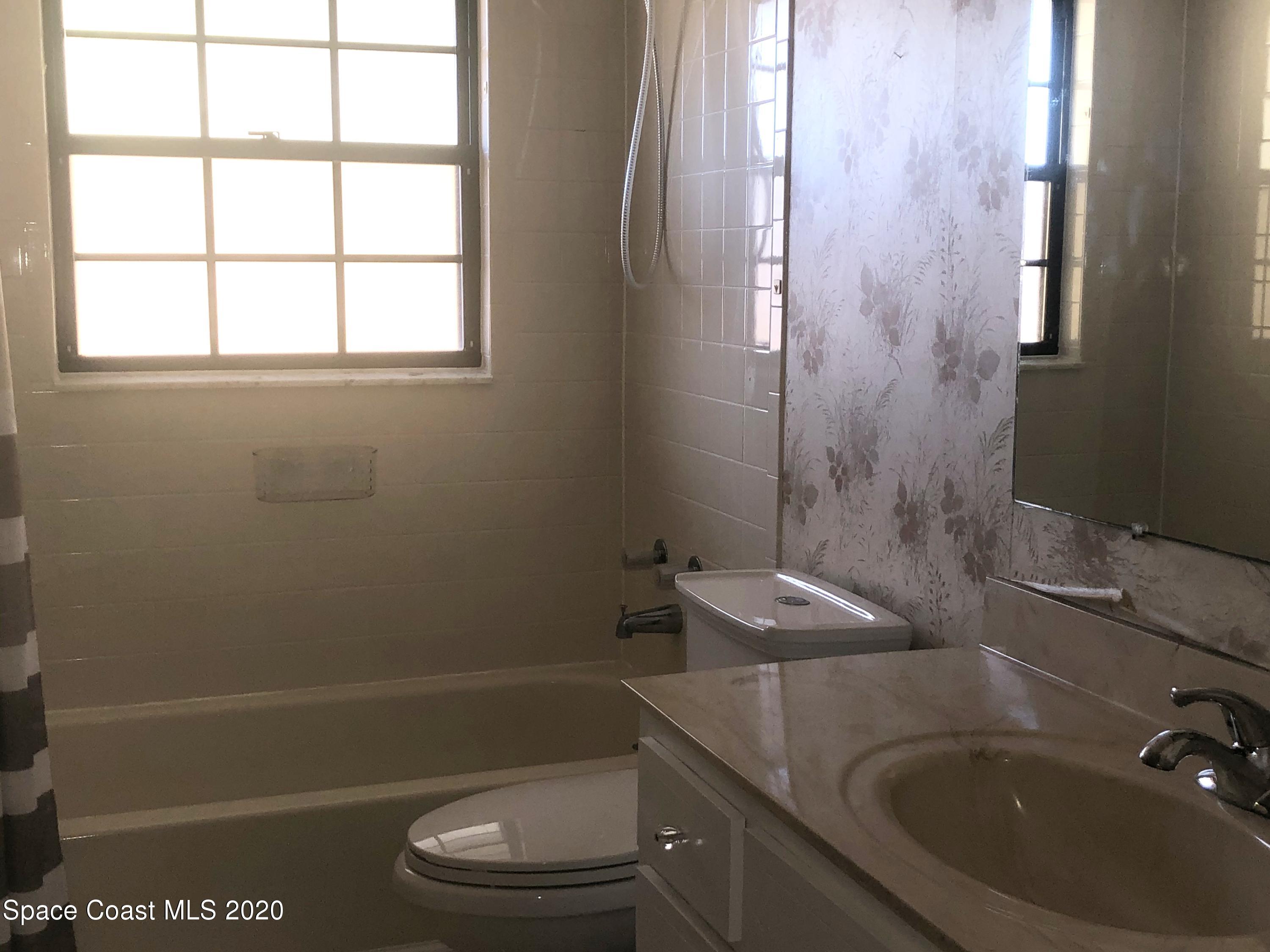 3627 Canal Road Edgewater, FL 32141 - Photo 27 of 33 29-Main Bathroom