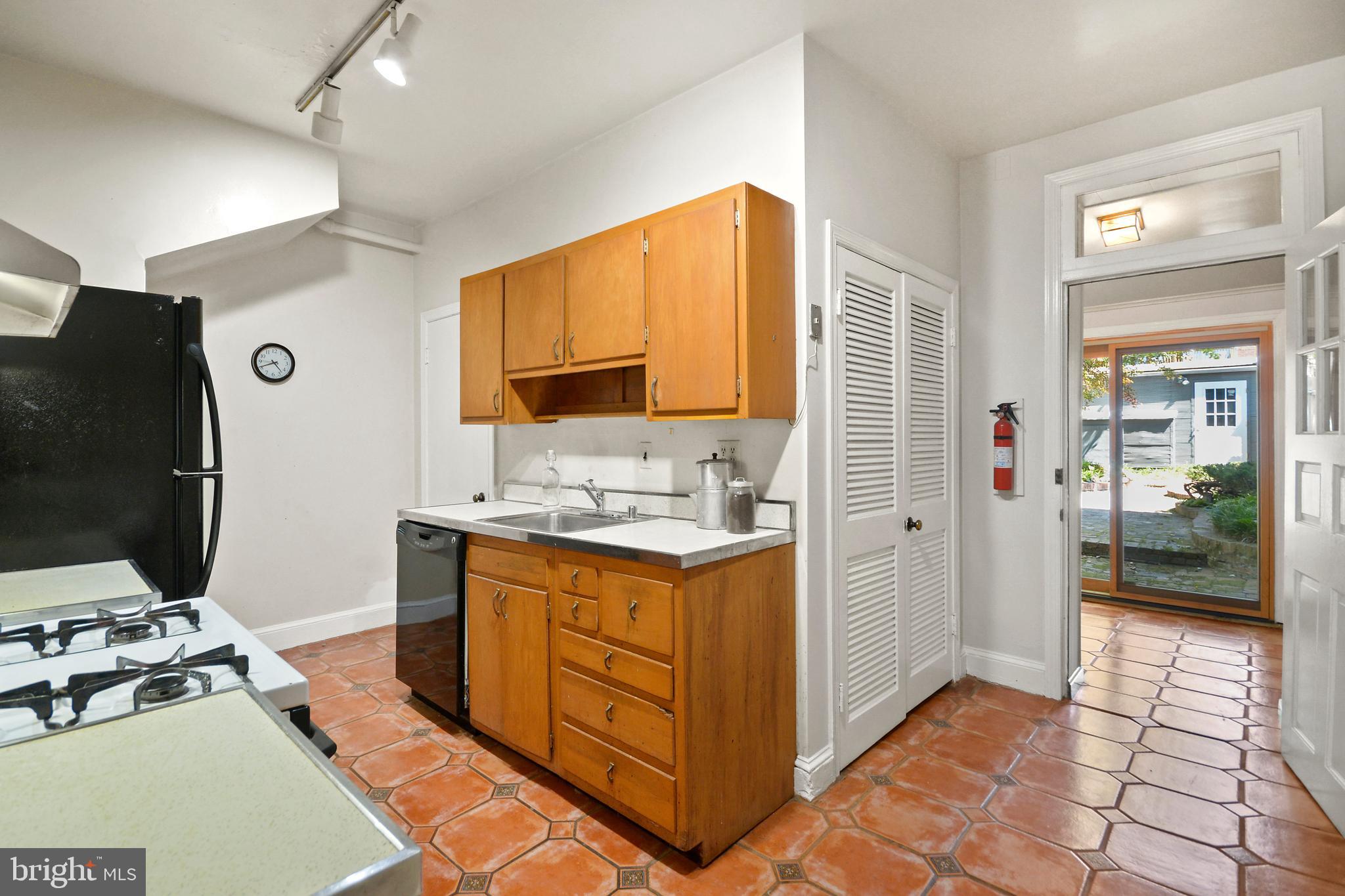 215 9th Street Northeast Washington, DC 20002 - Photo 8 of 26 Kitchen looking toward rear mudroom