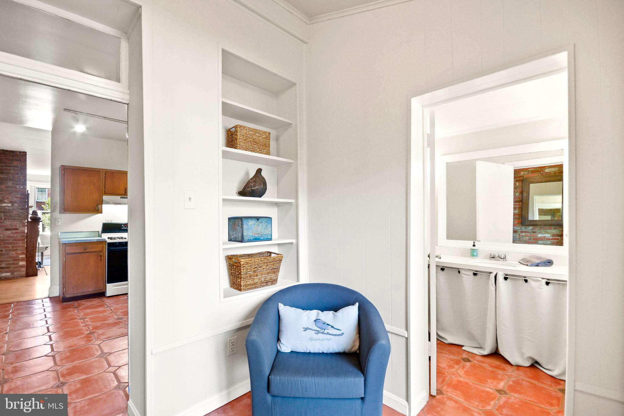 215 9th Street Northeast Washington, DC 20002 - Photo 9 of 26 The perfect rear-entry space