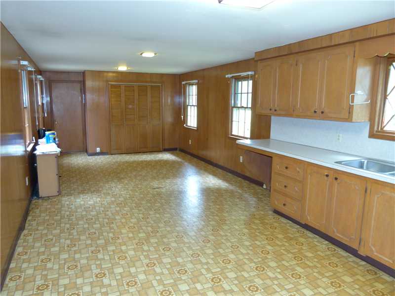 88 Claflin Road Warwick, RI 02886 - Photo 8 of 25 Den/Family/Great Room.