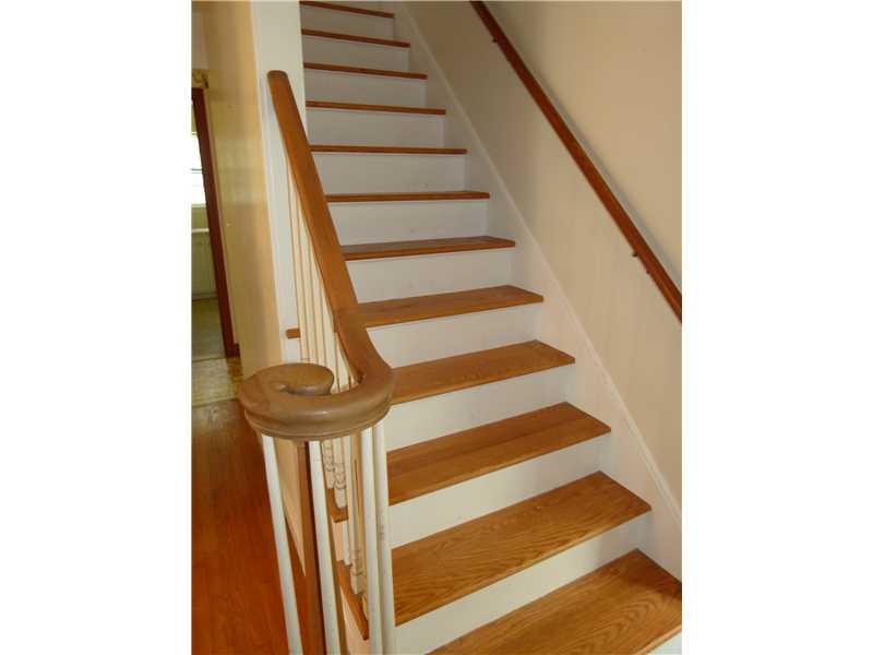 88 Claflin Road Warwick, RI 02886 - Photo 10 of 25 Entry.