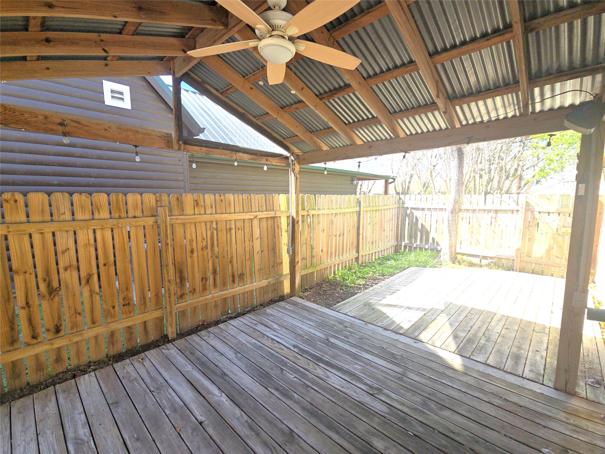 409 Commerce Street Tomball, TX 77375 - Photo 2 of 25