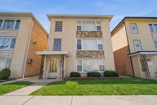 $2,100 | 8645 West Summerdale Avenue, Unit 2, Chicago, IL 60656