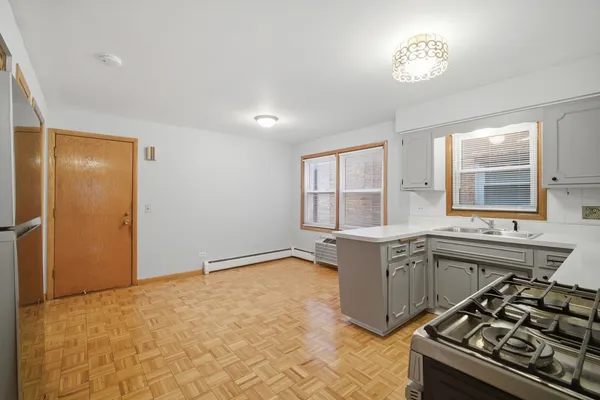 $2,100 | 8645 West Summerdale Avenue, Unit 2, Chicago, IL 60656