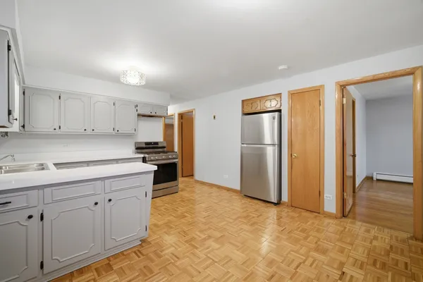$2,100 | 8645 West Summerdale Avenue, Unit 2, Chicago, IL 60656