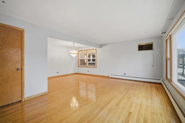 $2,100 | 8645 West Summerdale Avenue, Unit 2, Chicago, IL 60656