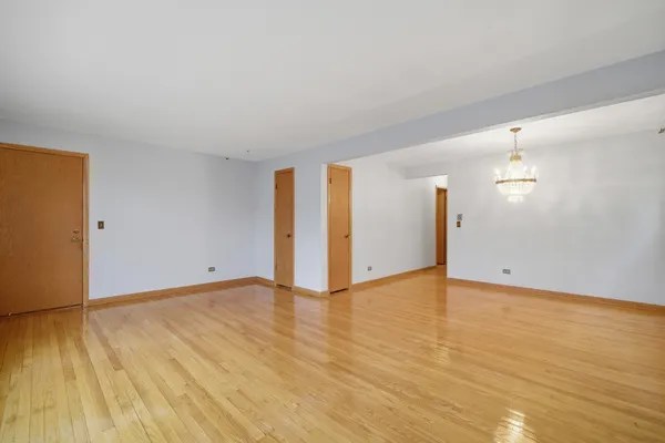 $2,100 | 8645 West Summerdale Avenue, Unit 2, Chicago, IL 60656