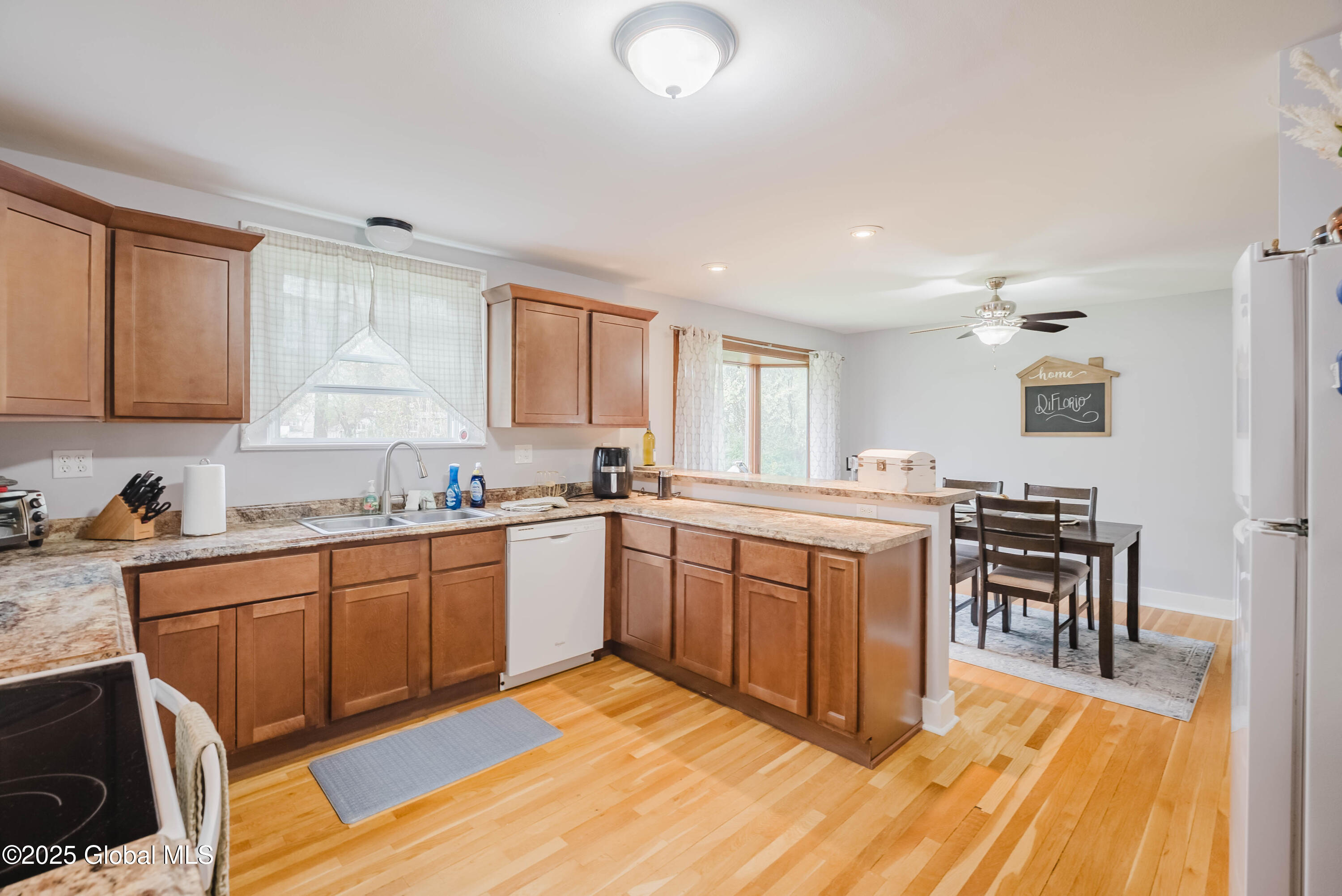 2081 Chepstow Road Rotterdam, NY 12303 - Photo 13 of 38 19