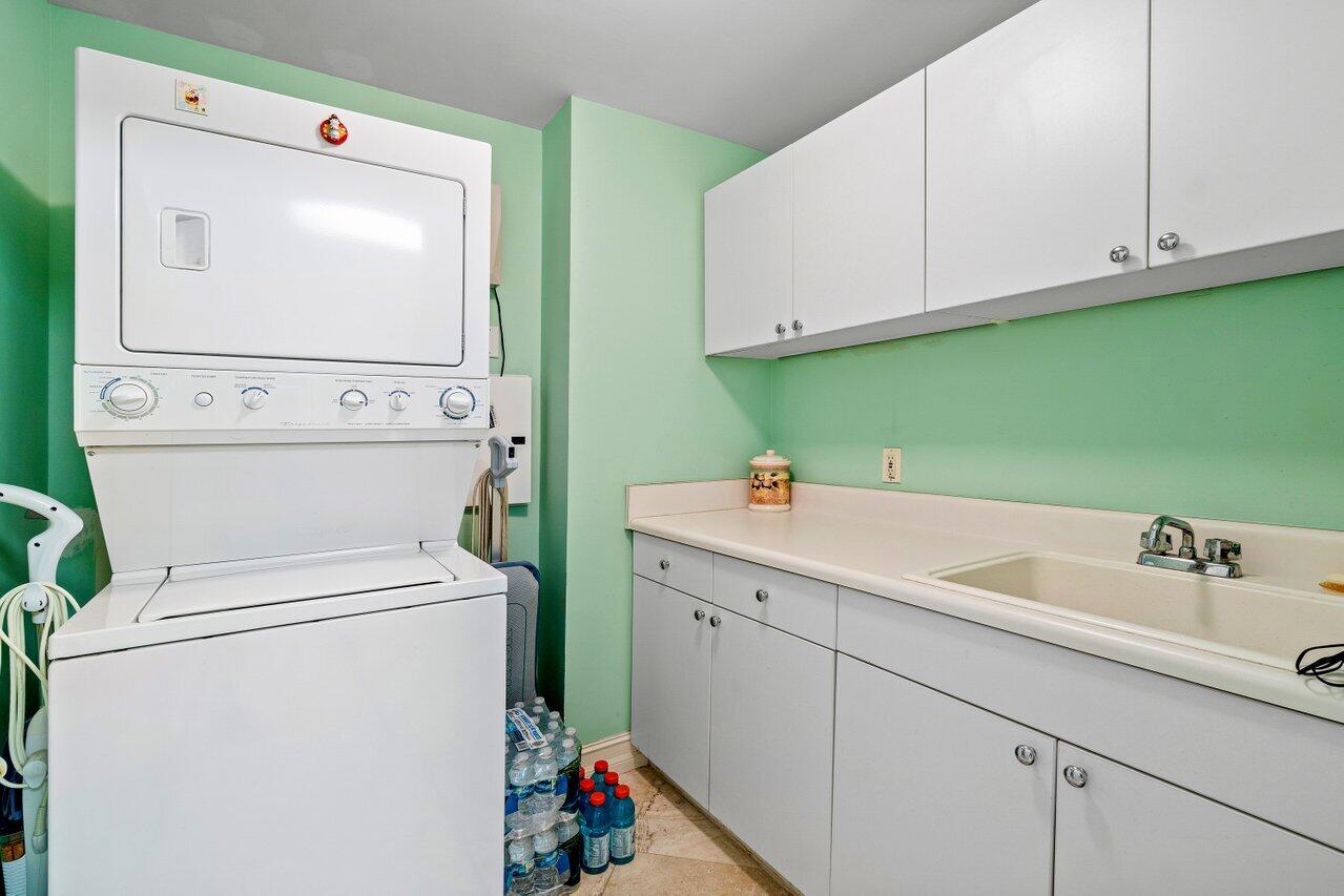 550 Southeast Mizner Boulevard, Unit B506 Boca Raton, FL 33432 - Photo 22 of 53 Private Laundry Room