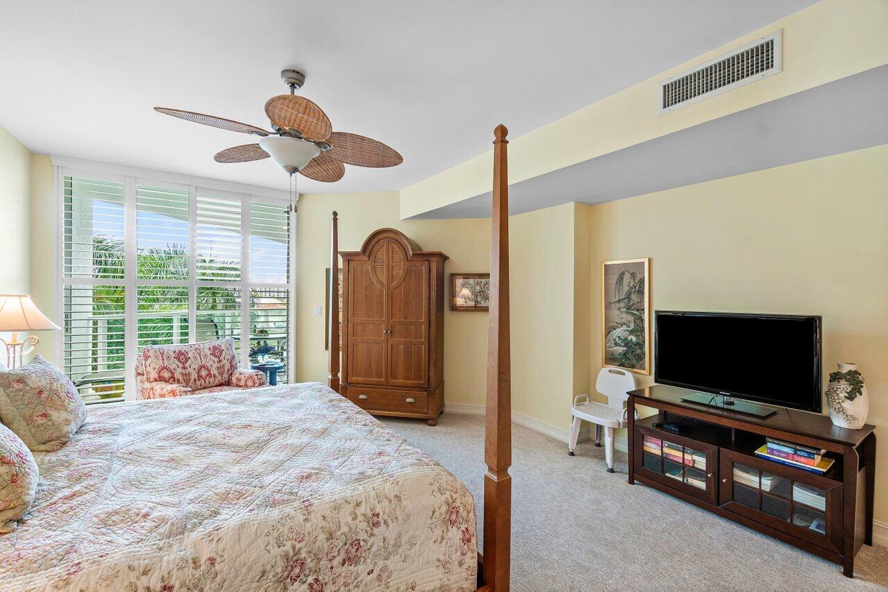 550 Southeast Mizner Boulevard, Unit B506 Boca Raton, FL 33432 - Photo 25 of 53 Primary Suite w Slider
