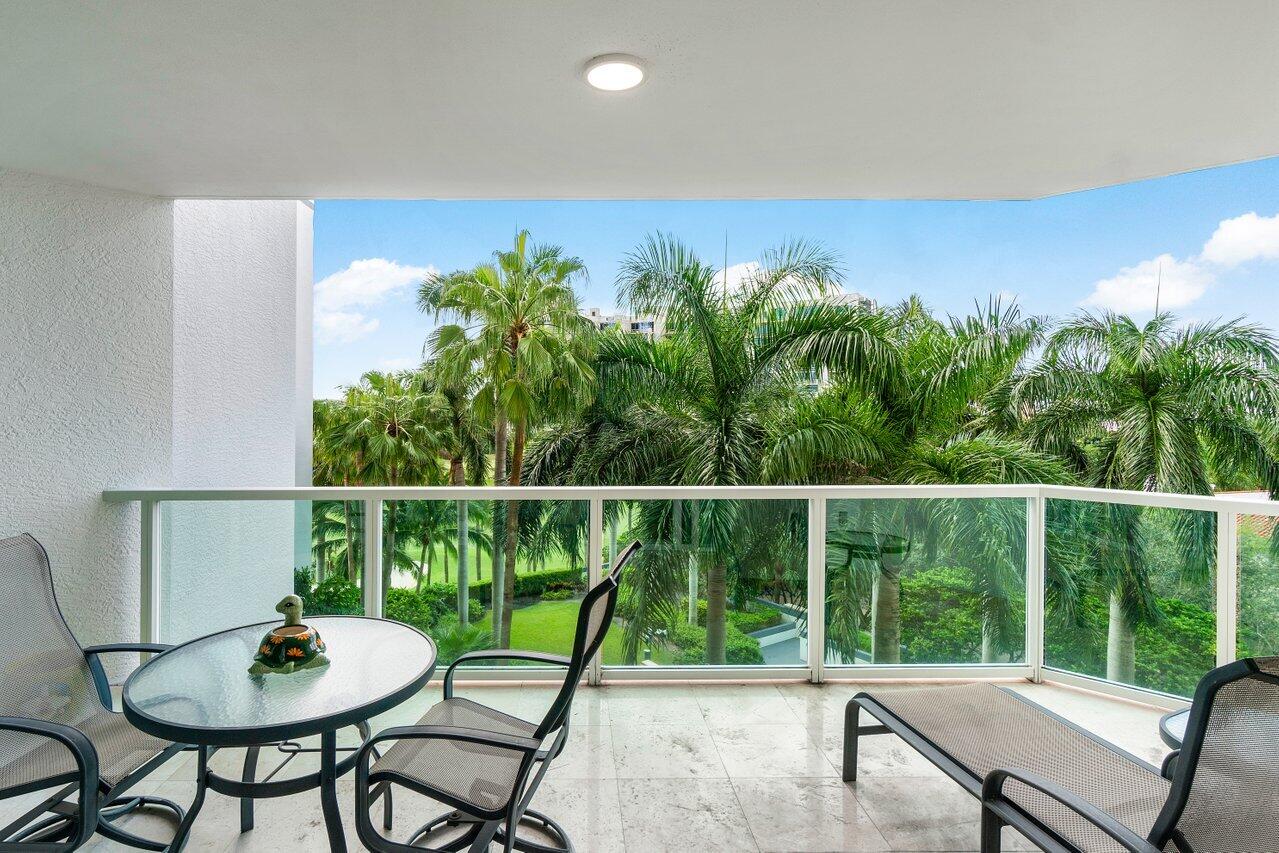 550 Southeast Mizner Boulevard, Unit B506 Boca Raton, FL 33432 - Photo 31 of 53 Large Balcony with golf and city views