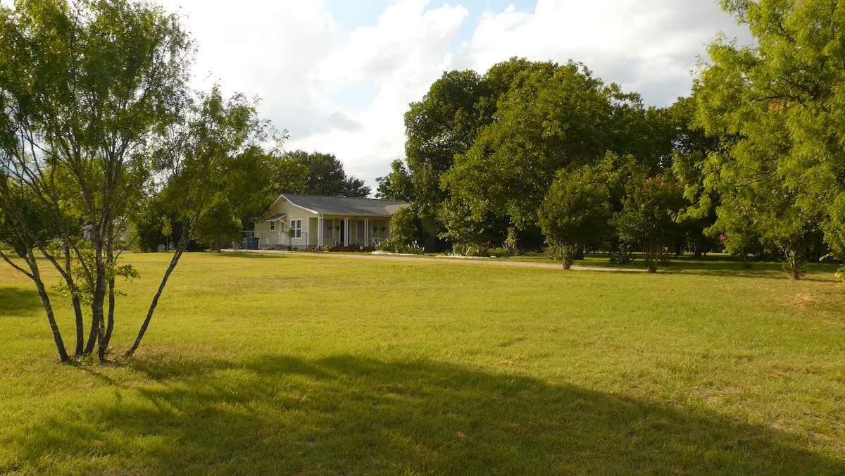4902 Pecan Springs Road Austin, TX 78723 - Photo 5 of 17