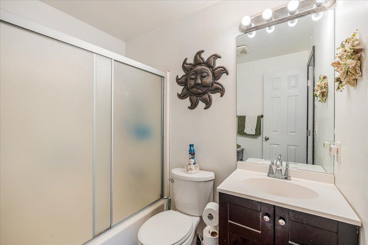1547 Southwest 33rd Street Redmond, OR 97756 - Photo 28 of 33 hall bath