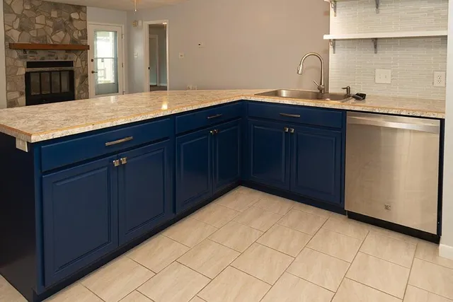 a close up of a shower