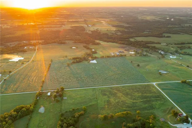 $608,000 | Southeast 401st Road, Leeton, MO 64761