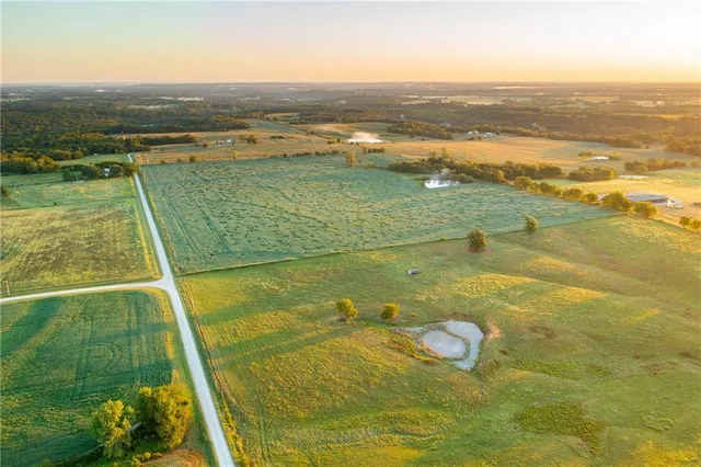 $608,000 | Southeast 401st Road, Leeton, MO 64761