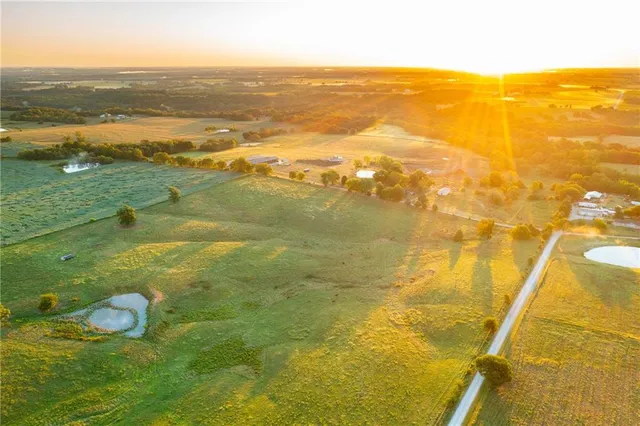 $608,000 | Southeast 401st Road, Leeton, MO 64761