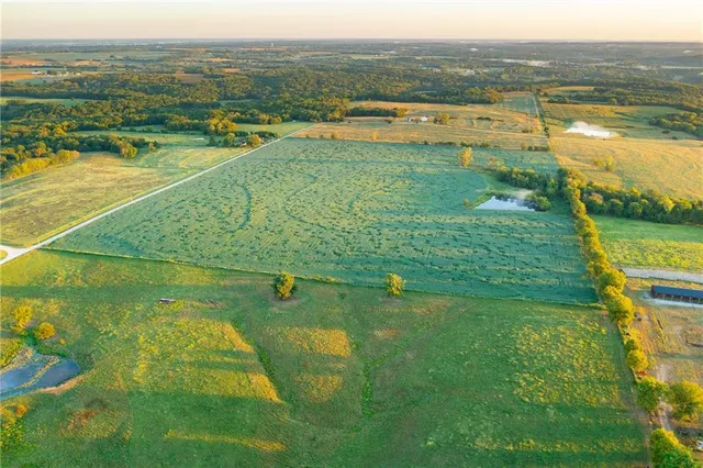 $608,000 | Southeast 401st Road, Leeton, MO 64761