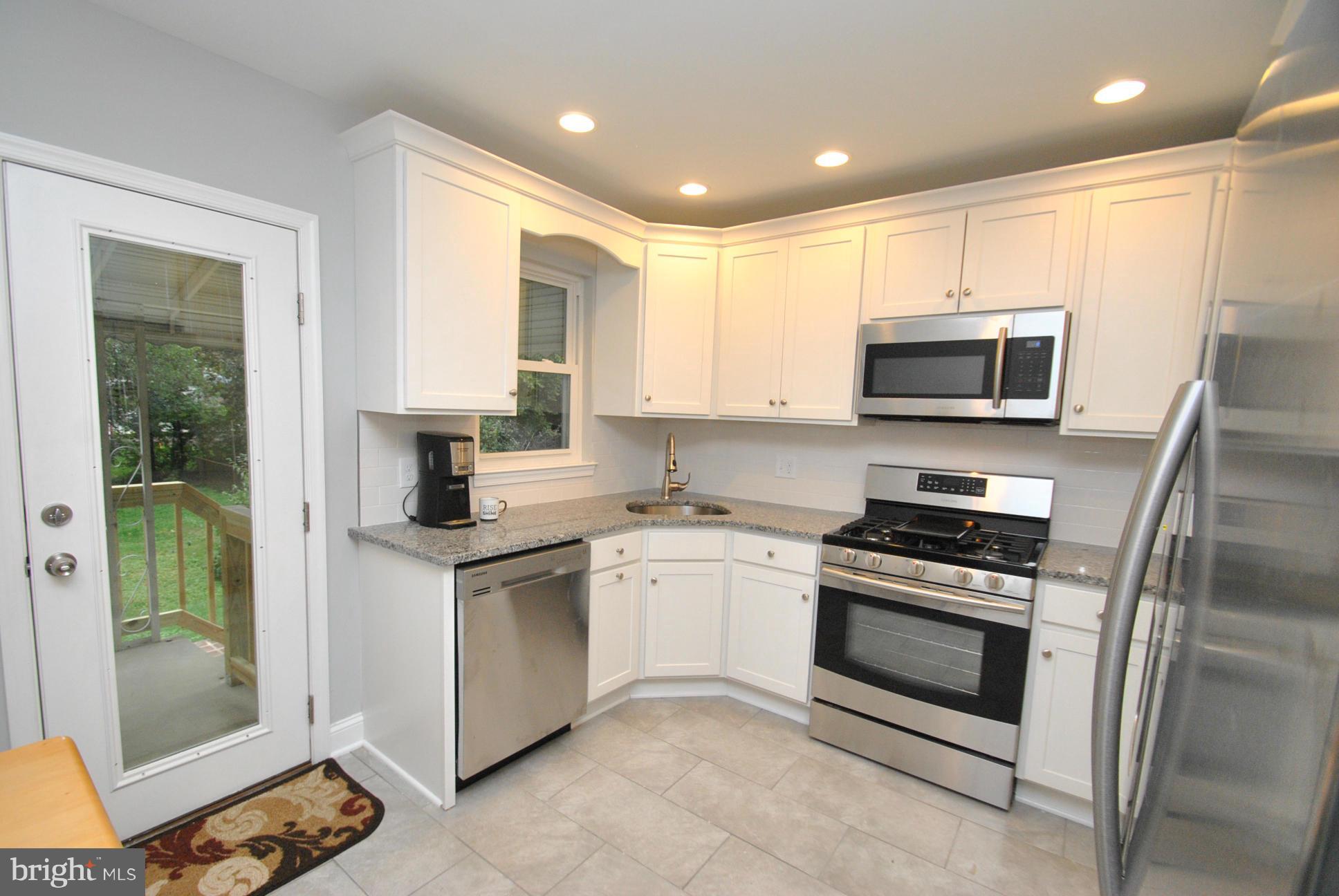8626 Oakleigh Road Baltimore, MD 21234 - Photo 9 of 30 DESIGNER GRANITE KITCHN W/SS APPS & CUSTOM CABINTS