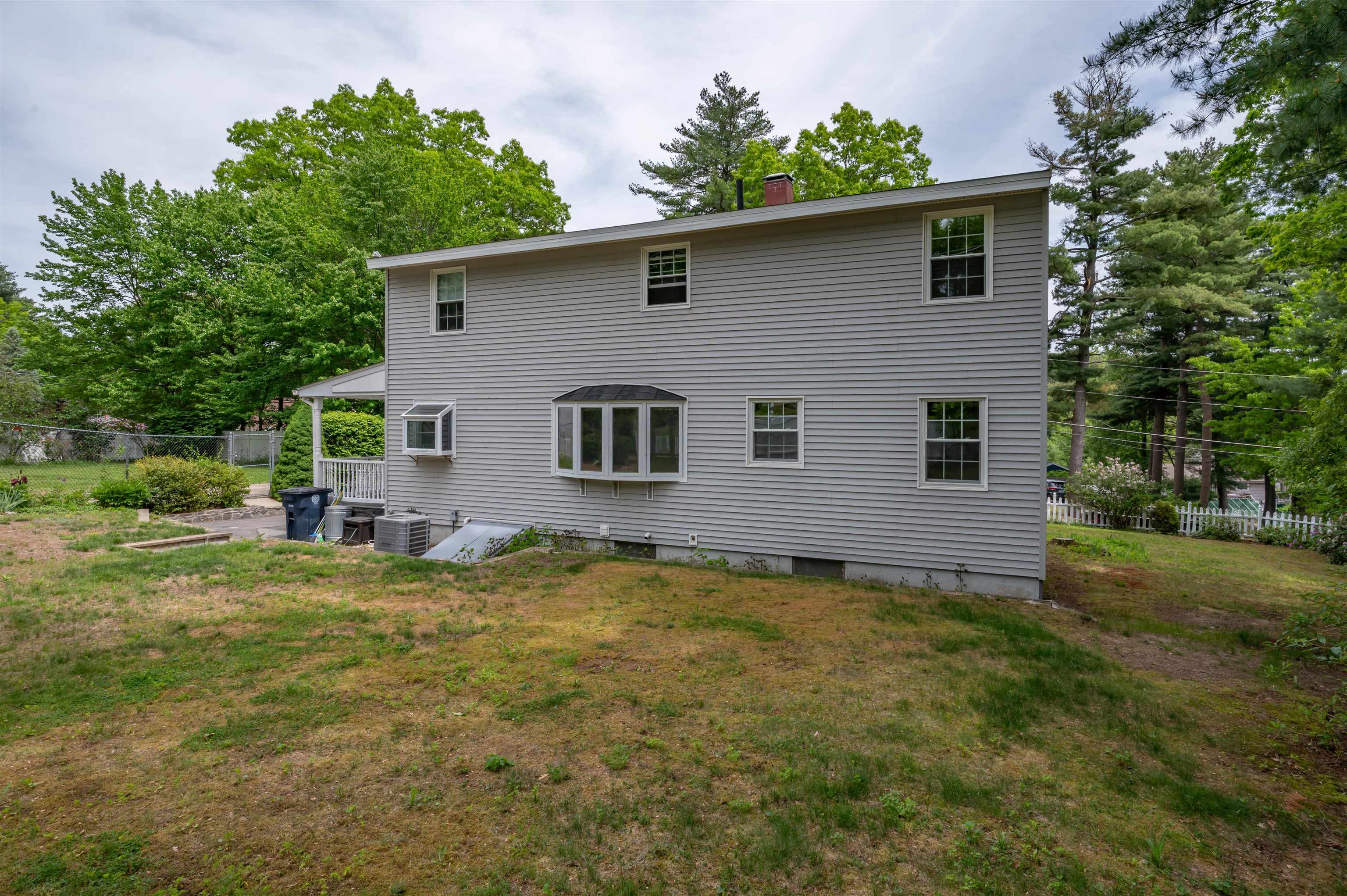 192 Searles Road Nashua, NH 03062 - Photo 8 of 46