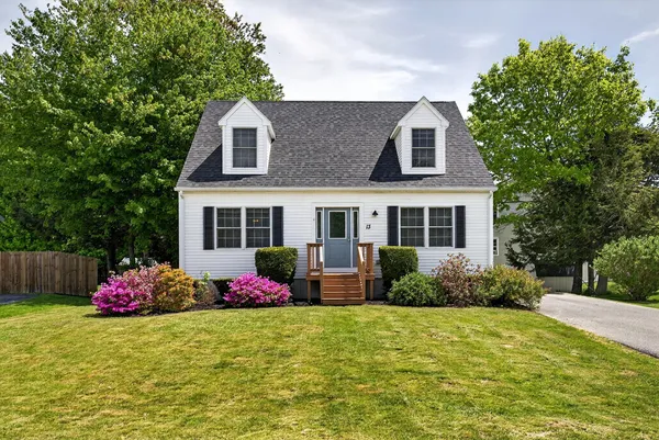 $469,000 | 13 Crabtree Drive, Topsham, ME 04086