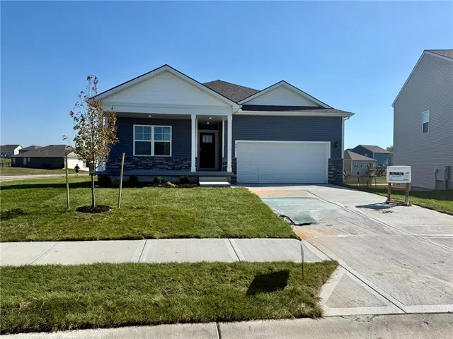 $359,990 | 801 Bentley Drive, Belton, MO 64012