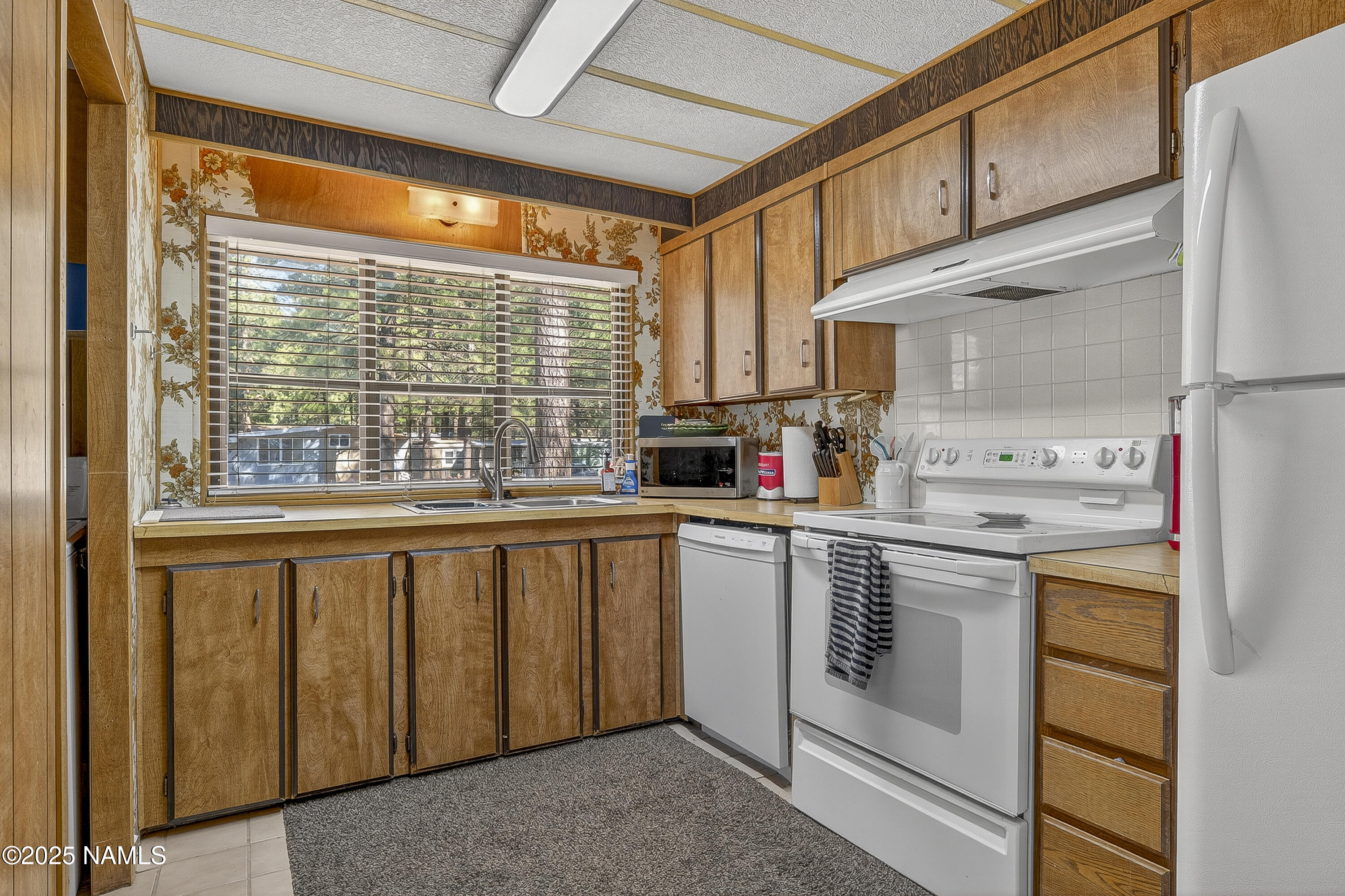 2500 West Rte 66, Unit 83 Flagstaff, AZ 86001 - Photo 7 of 24 a kitchen with a sink cabinets and window