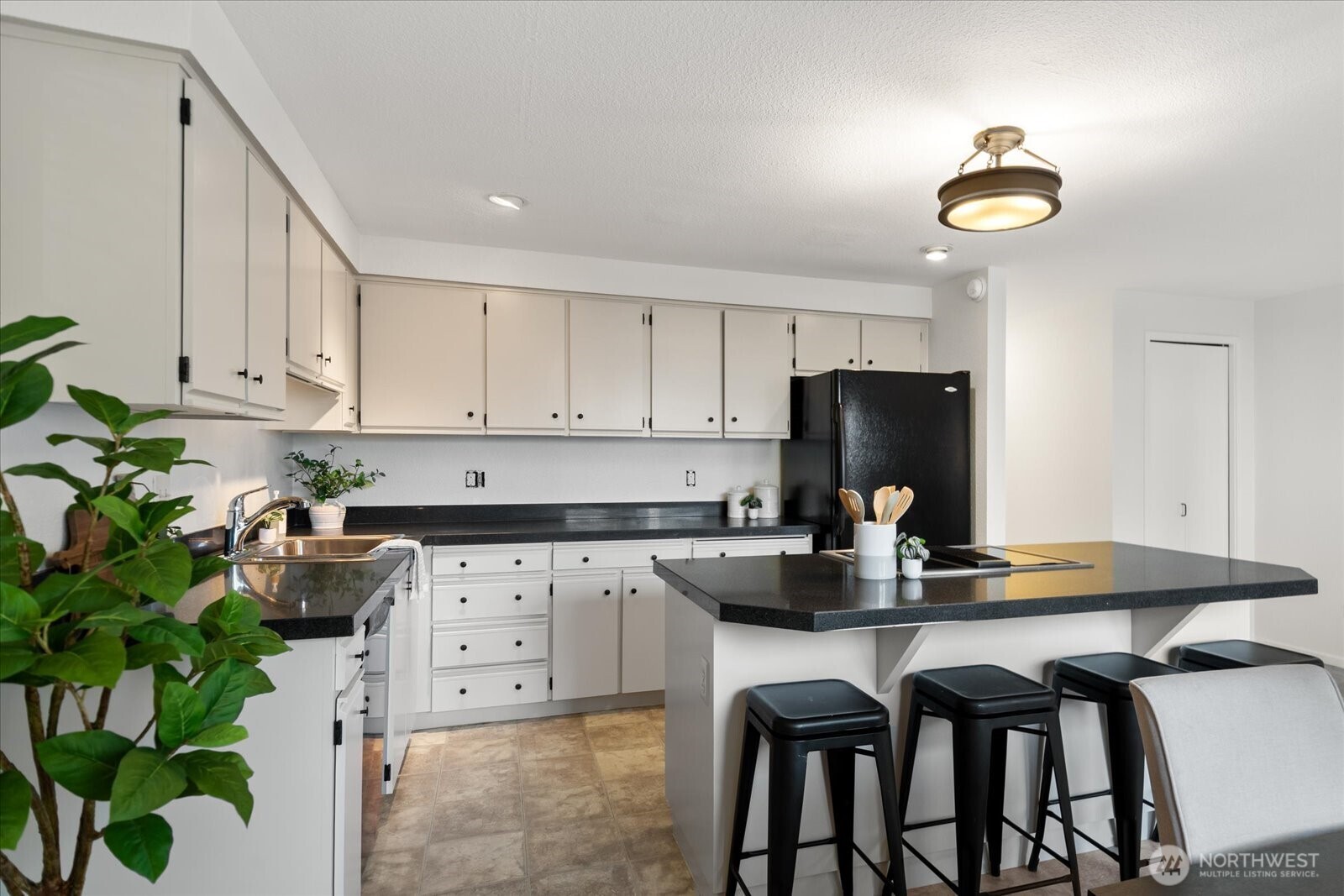 8229 212th Street Southwest, Unit 102 Edmonds, WA 98026 - Photo 11 of 38