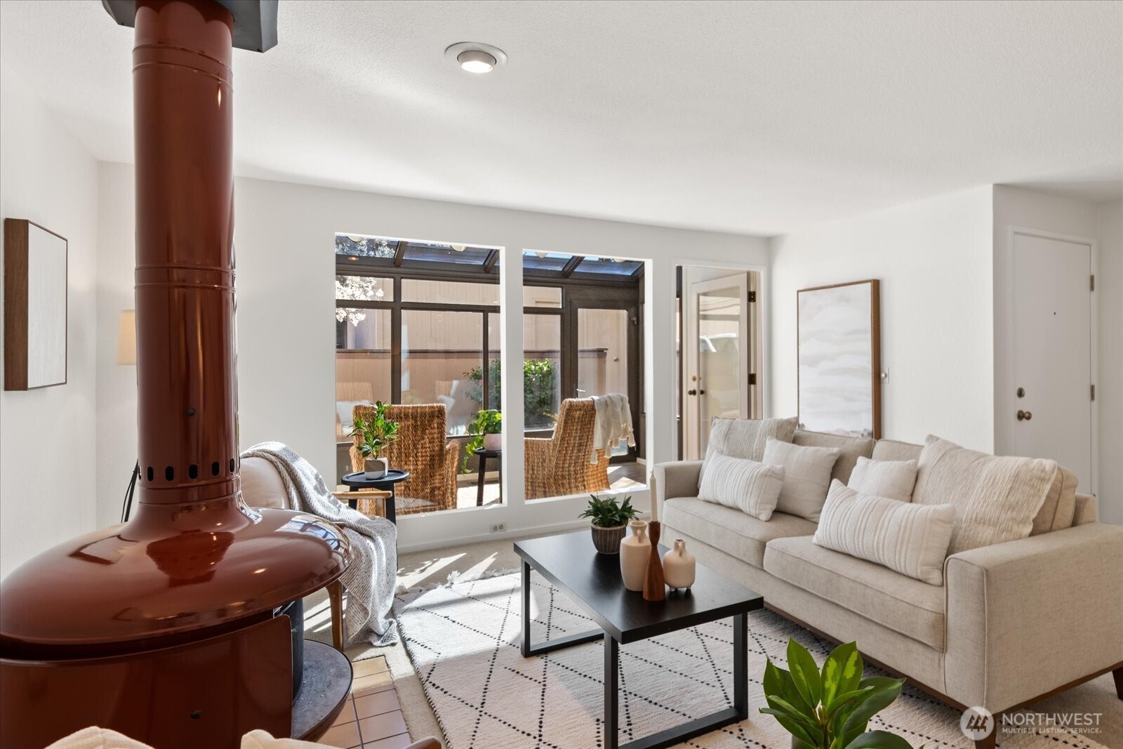 8229 212th Street Southwest, Unit 102 Edmonds, WA 98026 - Photo 6 of 38