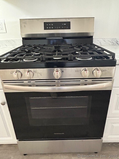 110 East Avenue, Unit 1 Norwalk, CT 06851 - Photo 7 of 11 a close view of stove top oven