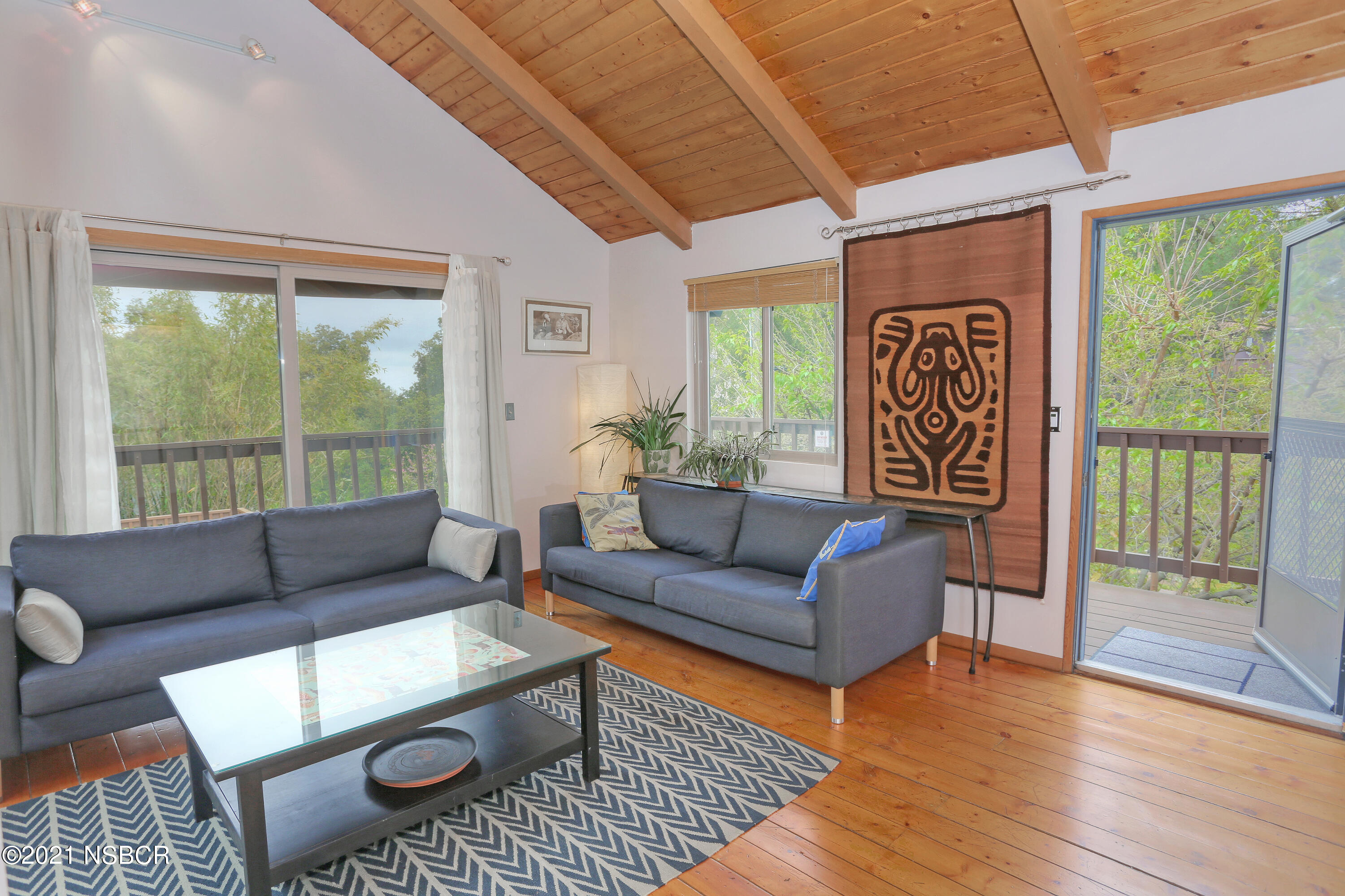 4864 Glenn Road Santa Barbara, CA 93105 - Photo 16 of 33 Liv Room