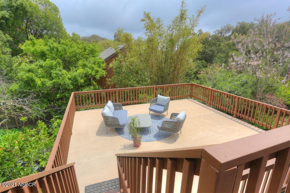 4864 Glenn Road Santa Barbara, CA 93105 - Photo 19 of 33 Deck