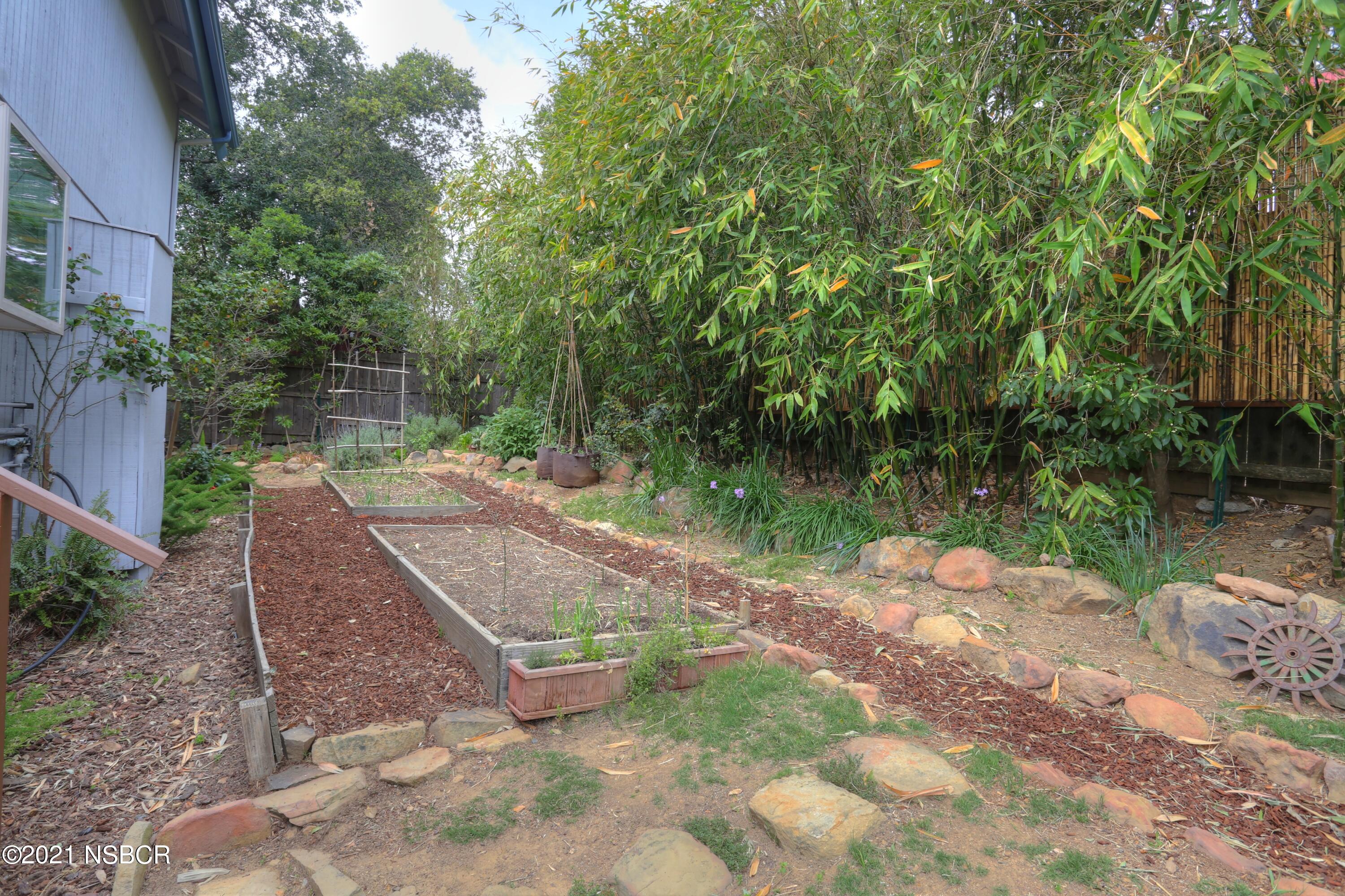 4864 Glenn Road Santa Barbara, CA 93105 - Photo 26 of 33 Veggie Garden Beds