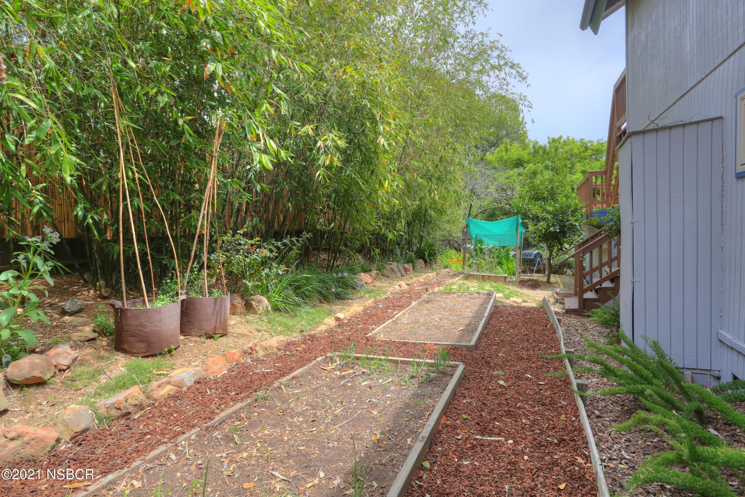 4864 Glenn Road Santa Barbara, CA 93105 - Photo 27 of 33 Veggie Beds