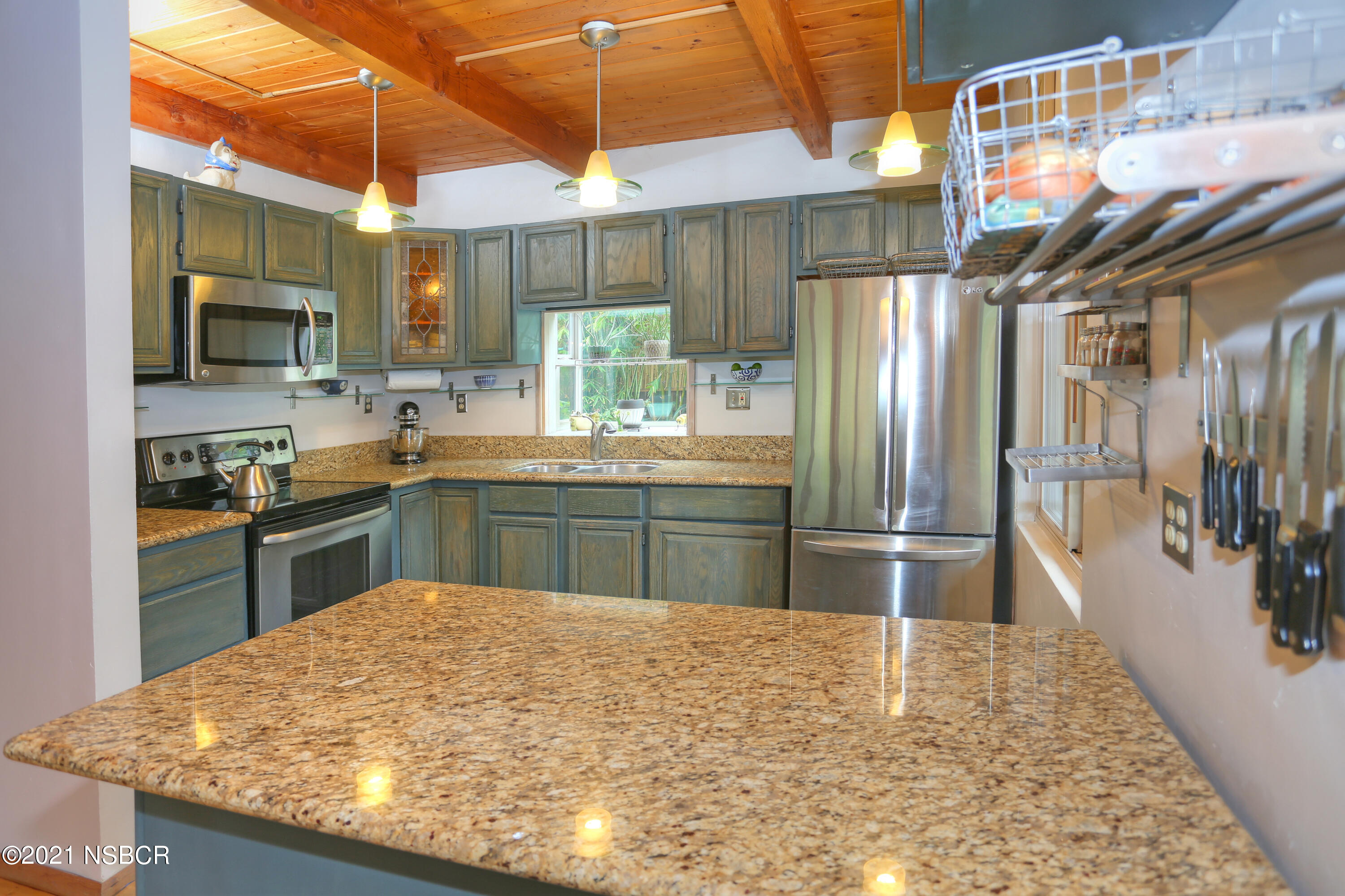 4864 Glenn Road Santa Barbara, CA 93105 - Photo 9 of 33 Kitchen